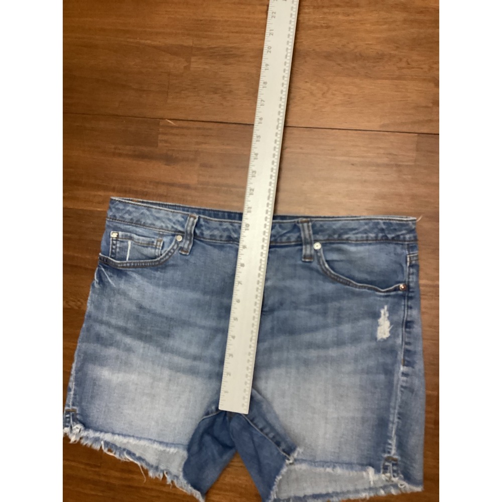 Seven7 Womens Denim Shorts Medium Wash Raw Hem Distressed Size 12 - Picture 6 of 8